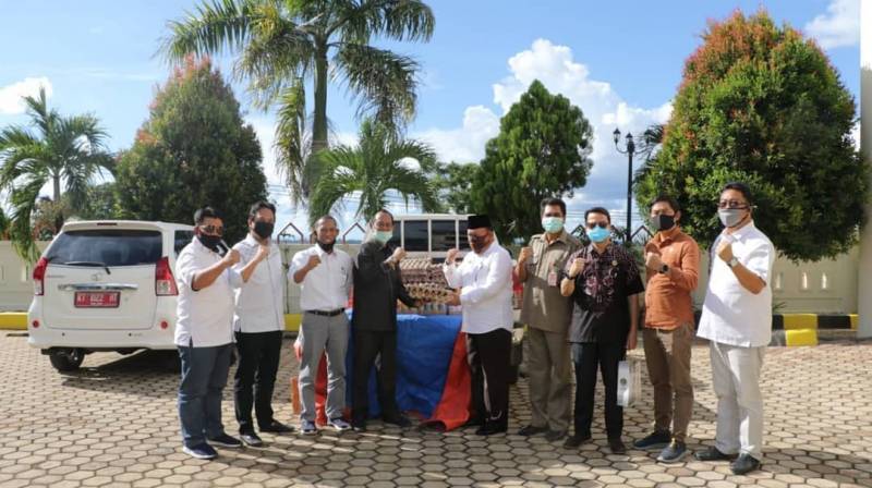 Peduli Covid-19, Gabungan Komisi Anggota DPRD Provinsi Kalimantan Utara Beri Bantuan